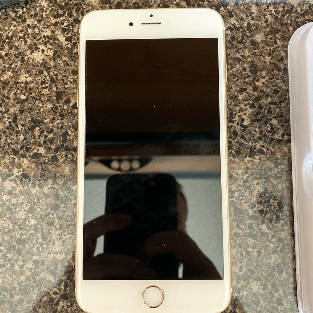 IPhone 6S ! Used but good condition